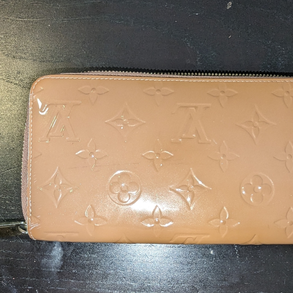 Louis Vuitton wallet light brown cream